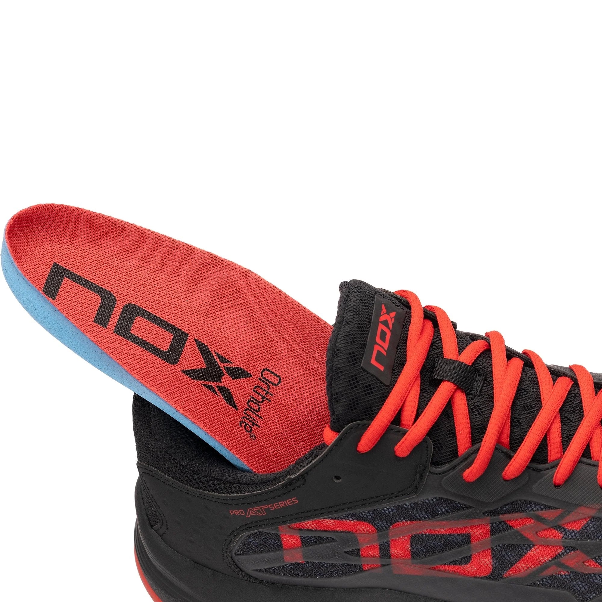 Zapatilla de pádel Nox AT10 Lux 2024 Negro/Rojo - Agustín Tapia